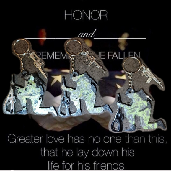 🪖Custom Handmade Soldier Tribute Memorial Keychains - Picture 1 of 4